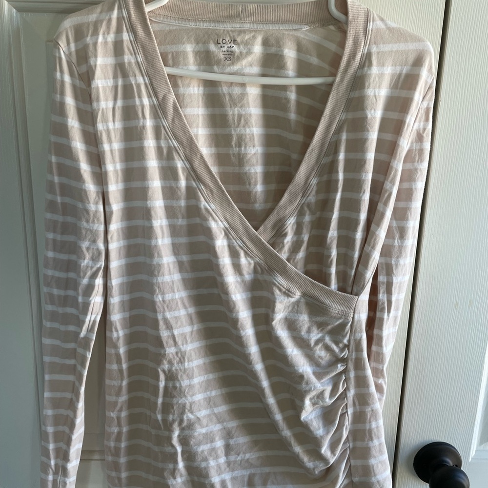Gap Maternity & Nursing XS top